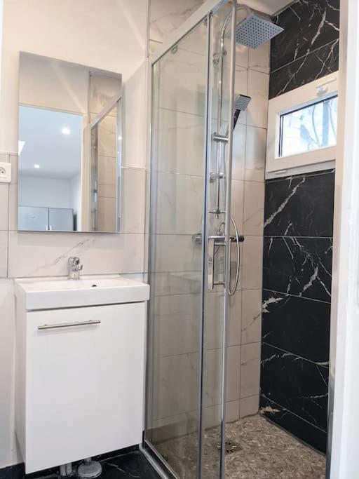 Grande Maison Renovee A 7 Min Du Metro Romainville Dış mekan fotoğraf